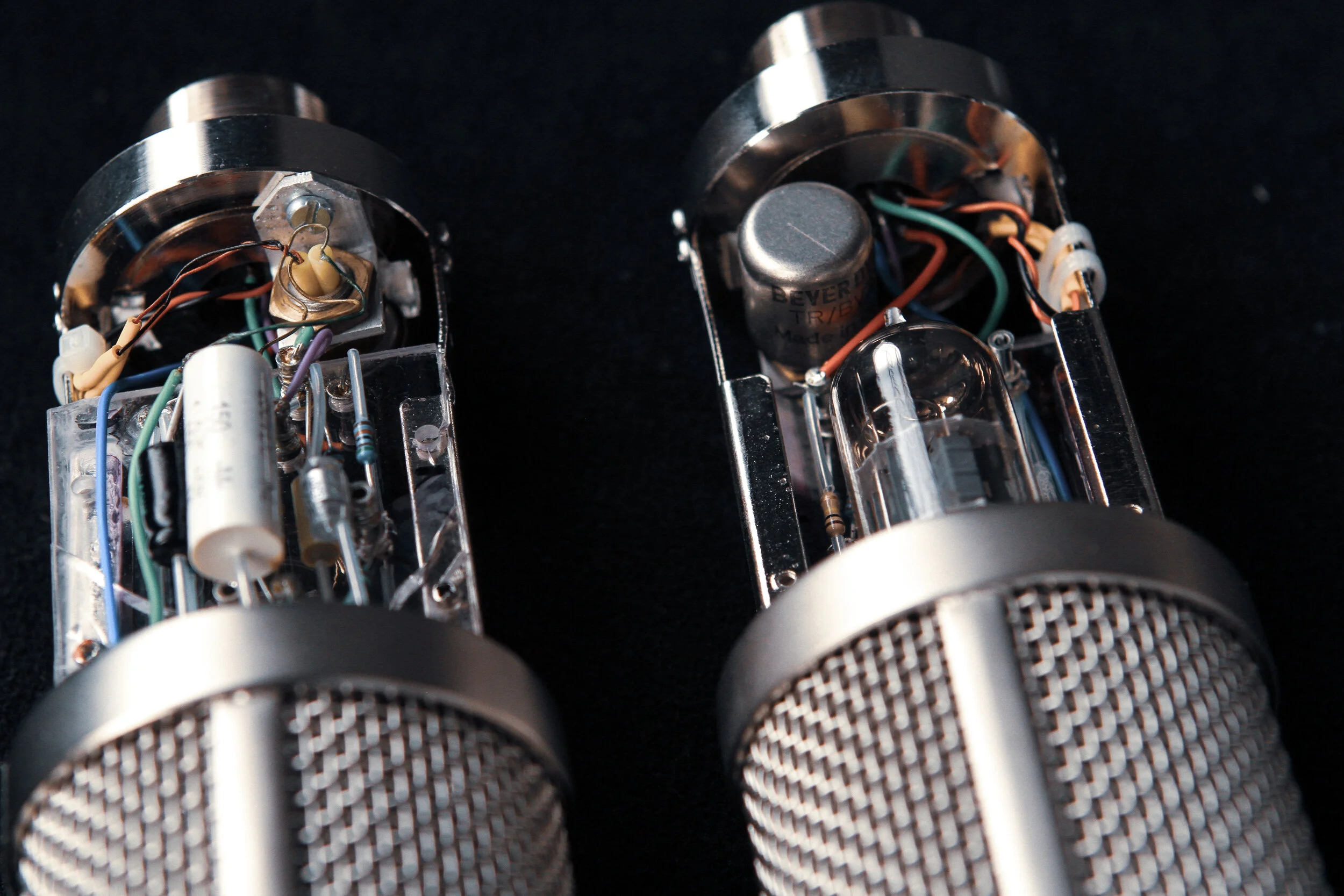 The circuit is built with turrets on Plexi glass boards. The sensitivity of the capsule leads can be either floated or built on a high impedance board, like Plexi glass.