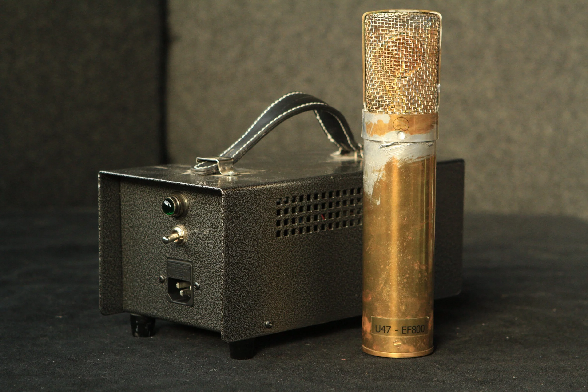 This mic build is based on ideas from the legendary Neumann U47, but differs significantly. It retains the tube bias method that avoids a cathode bypass cap and routes the heater current through the cathode resistor to stiffen the response. The tube